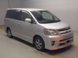 2004 Toyota Noah