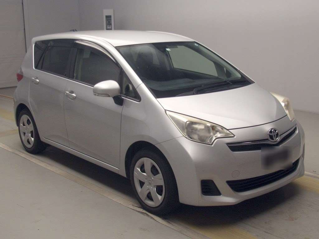 2014 Toyota Ractis NSP120[2]