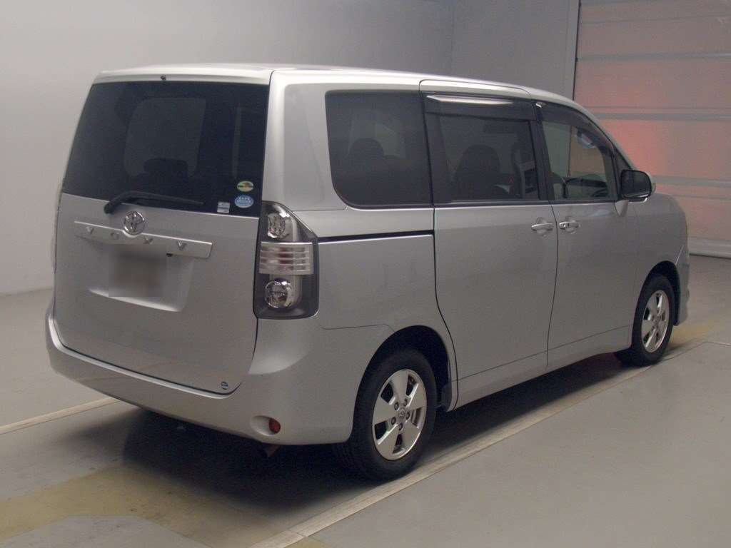 2009 Toyota Voxy ZRR70G[1]