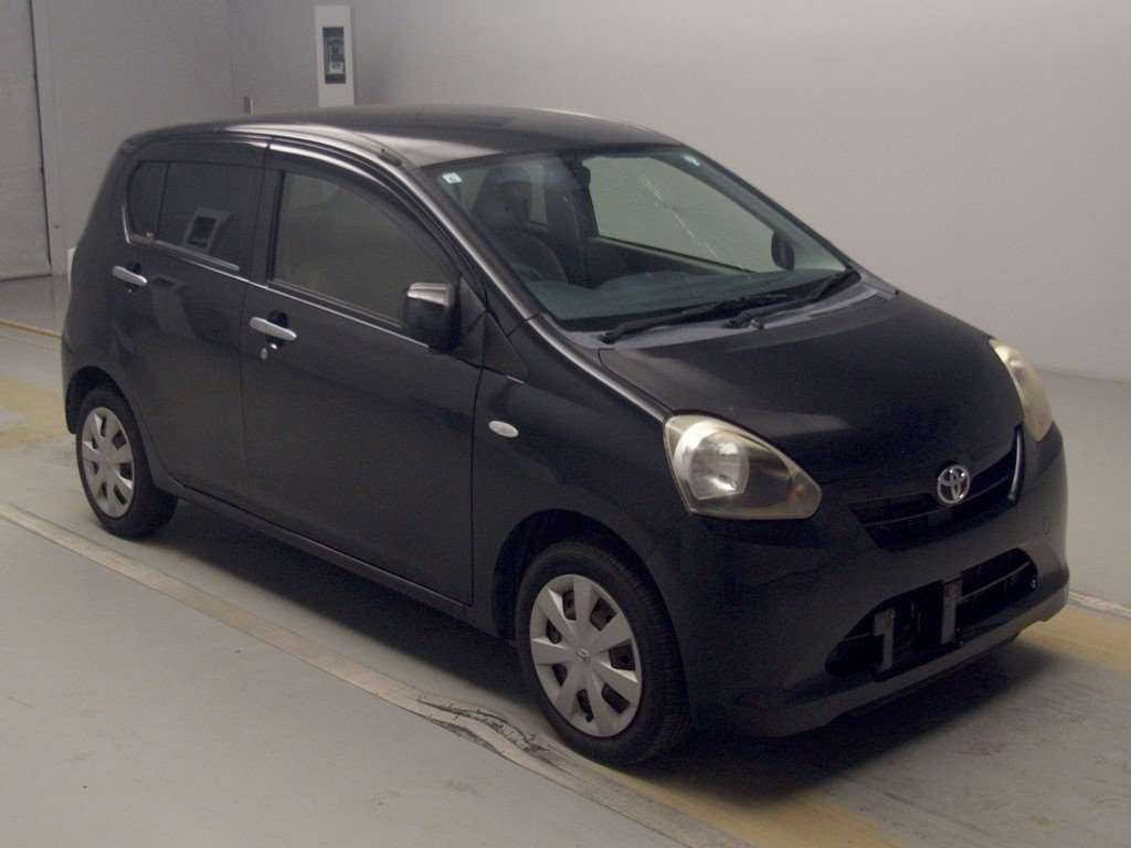 2013 Toyota Pixis Epoch LA300A[2]