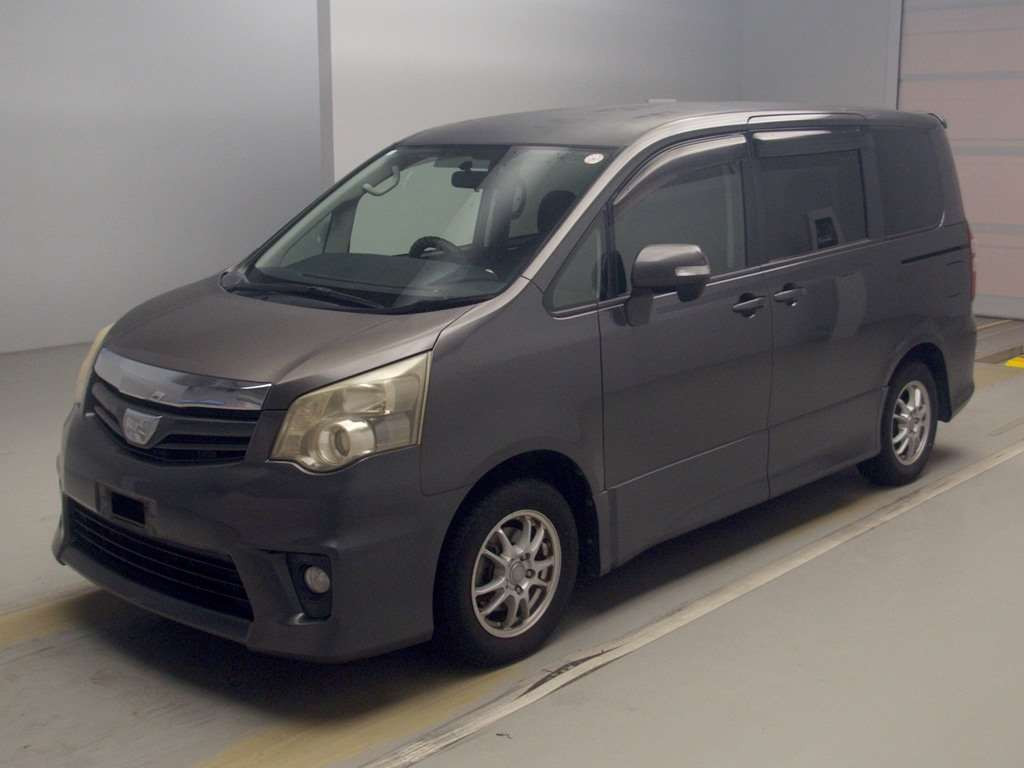 2010 Toyota Noah ZRR70W[0]