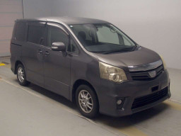 2010 Toyota Noah