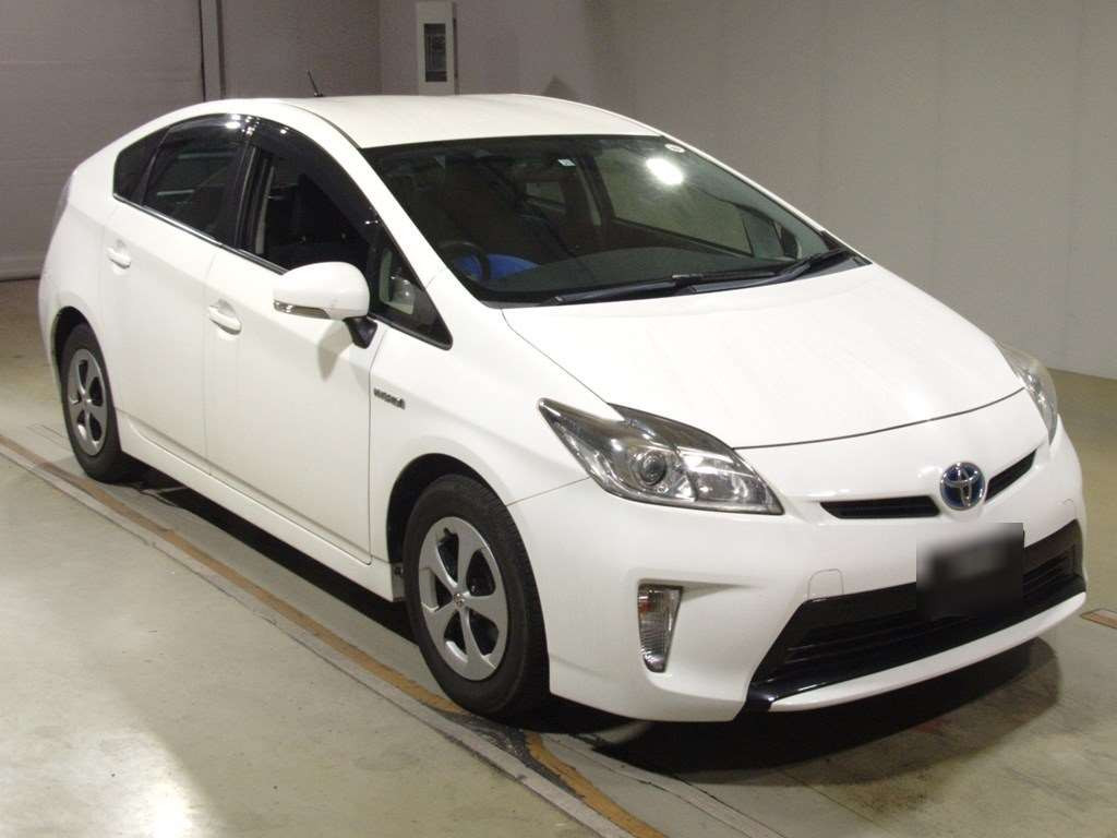 2015 Toyota Prius ZVW30[2]