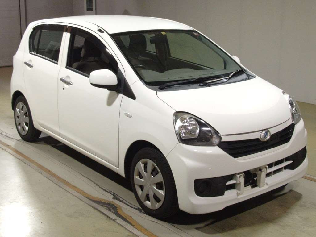 2015 Daihatsu Mira es LA300S[2]