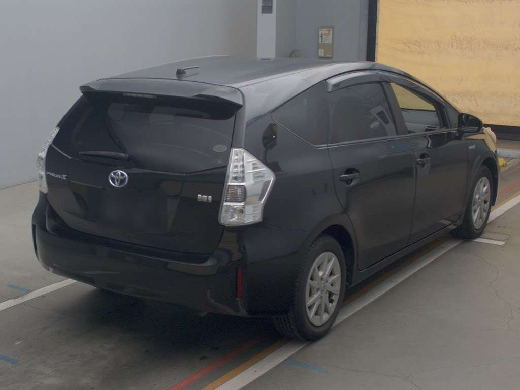 2012 Toyota Prius alpha ZVW41W[1]