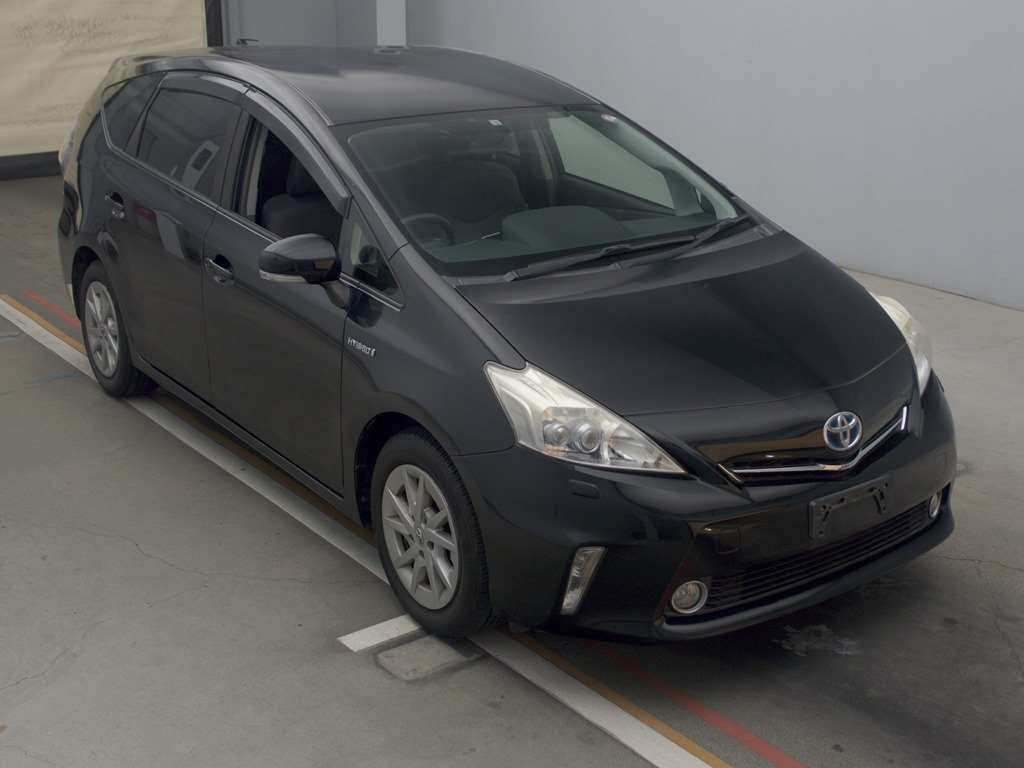 2012 Toyota Prius alpha ZVW41W[2]