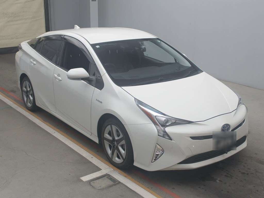 2016 Toyota Prius ZVW51[2]