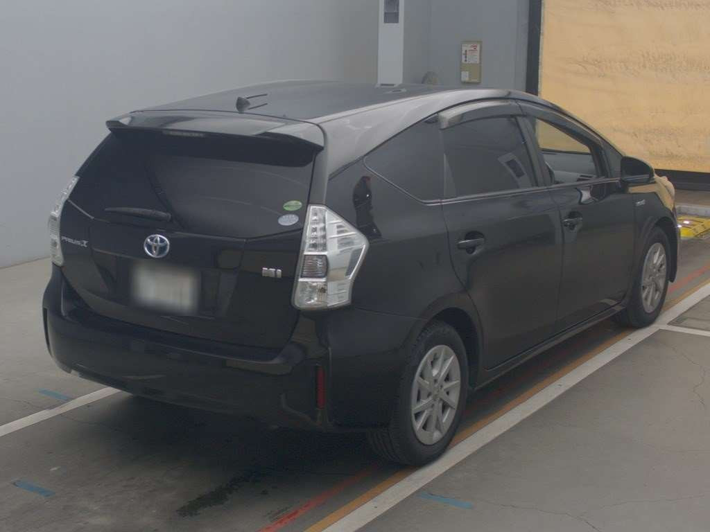 2013 Toyota Prius alpha ZVW41W[1]