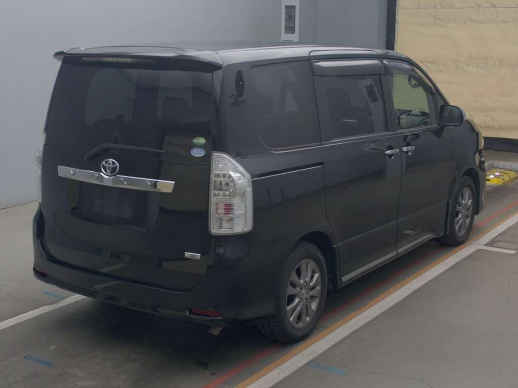 2012 Toyota Voxy ZRR70W[1]