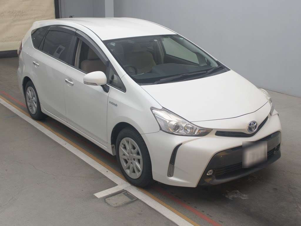 2015 Toyota Prius alpha ZVW40W[2]