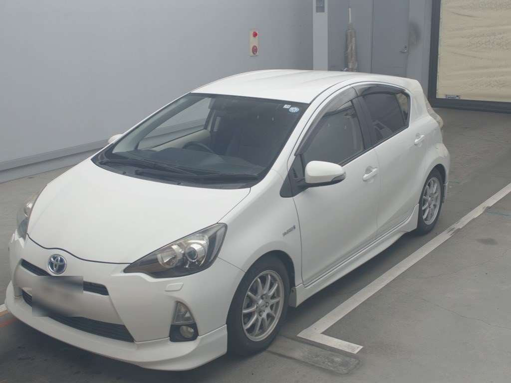 2013 Toyota Aqua NHP10[0]