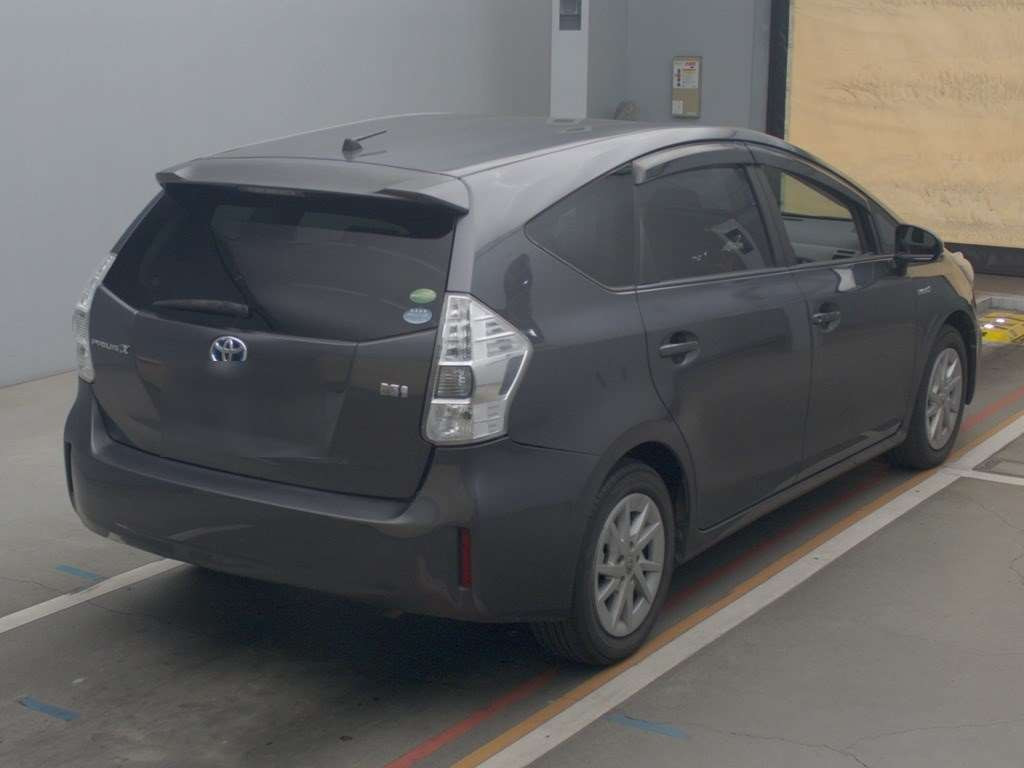 2012 Toyota Prius alpha ZVW40W[1]