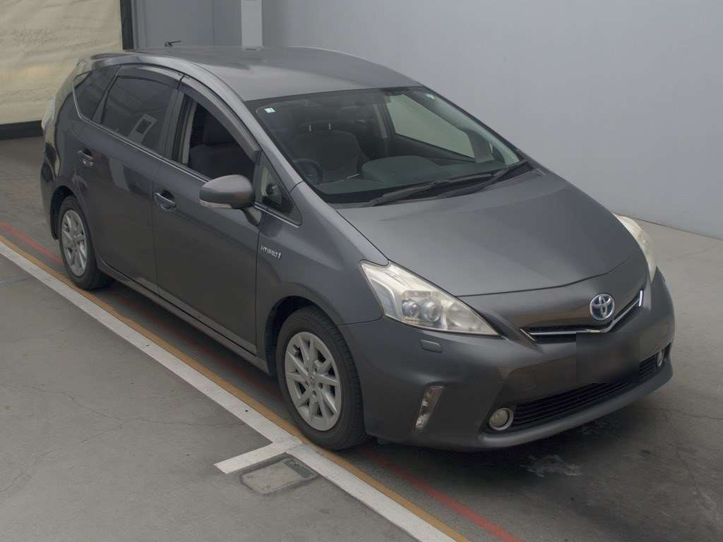 2012 Toyota Prius alpha ZVW40W[2]