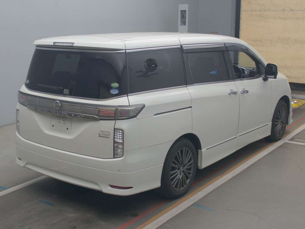 2015 Nissan Elgrand PE52[1]