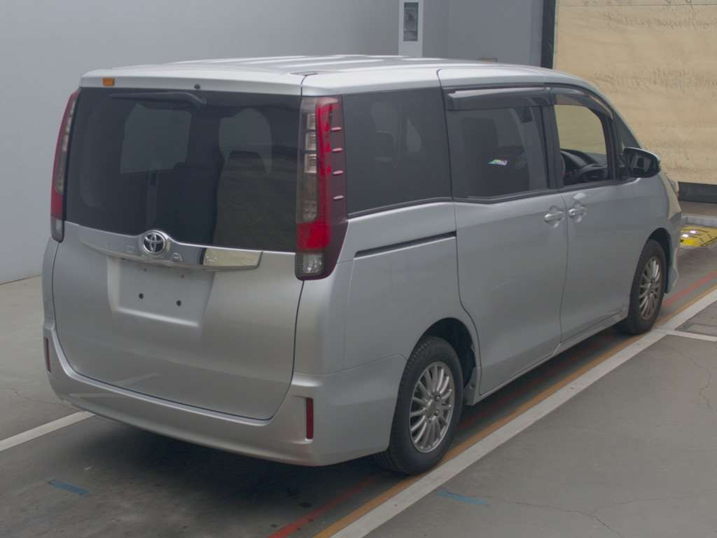 2014 Toyota Noah ZRR80G[1]