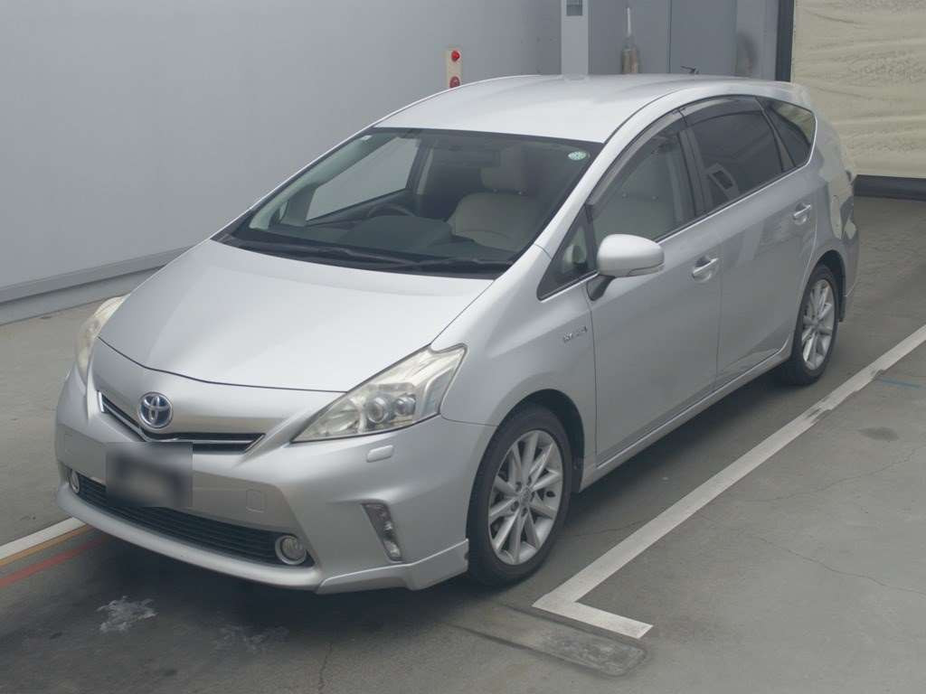 2011 Toyota Prius alpha ZVW41W[0]