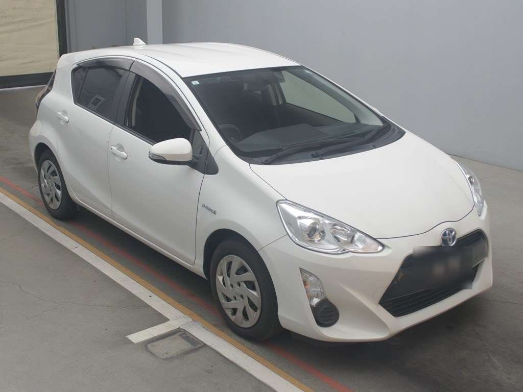 2015 Toyota Aqua NHP10[2]