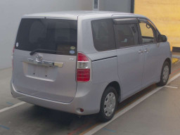 2010 Toyota Noah