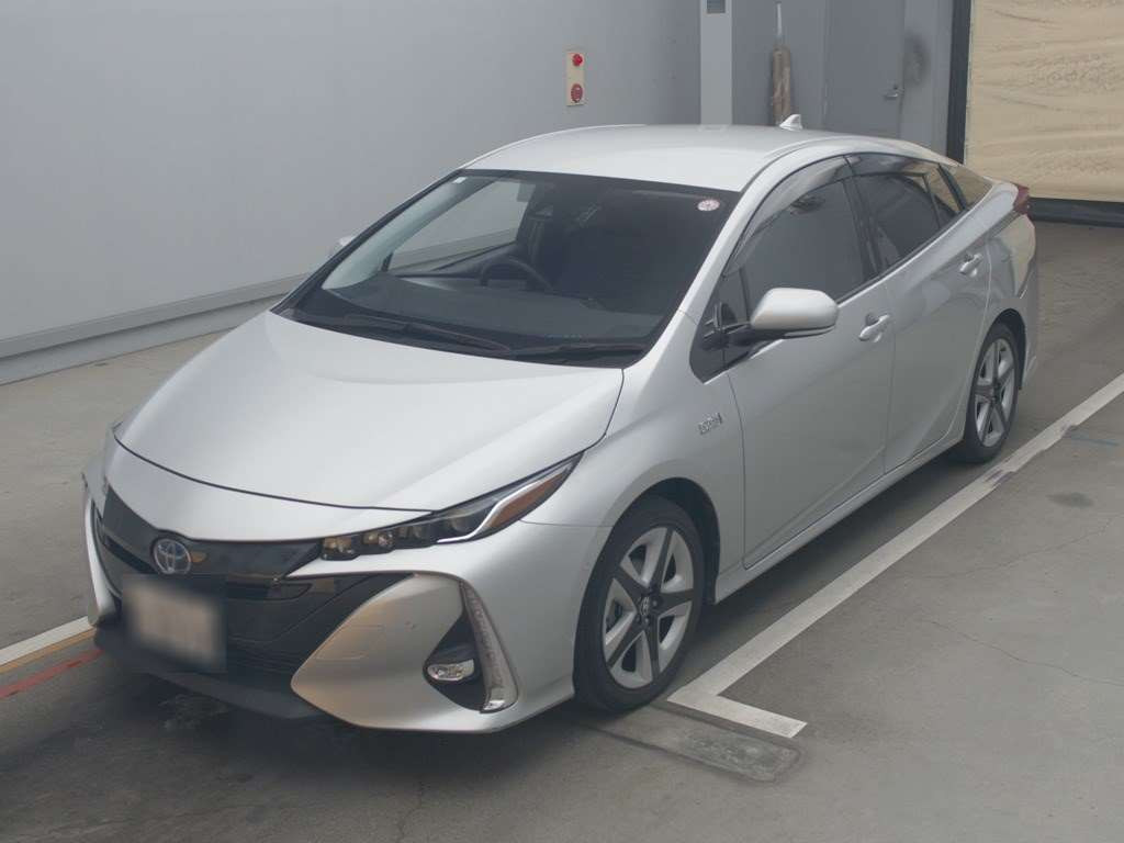 2018 Toyota Prius PHV ZVW52[0]