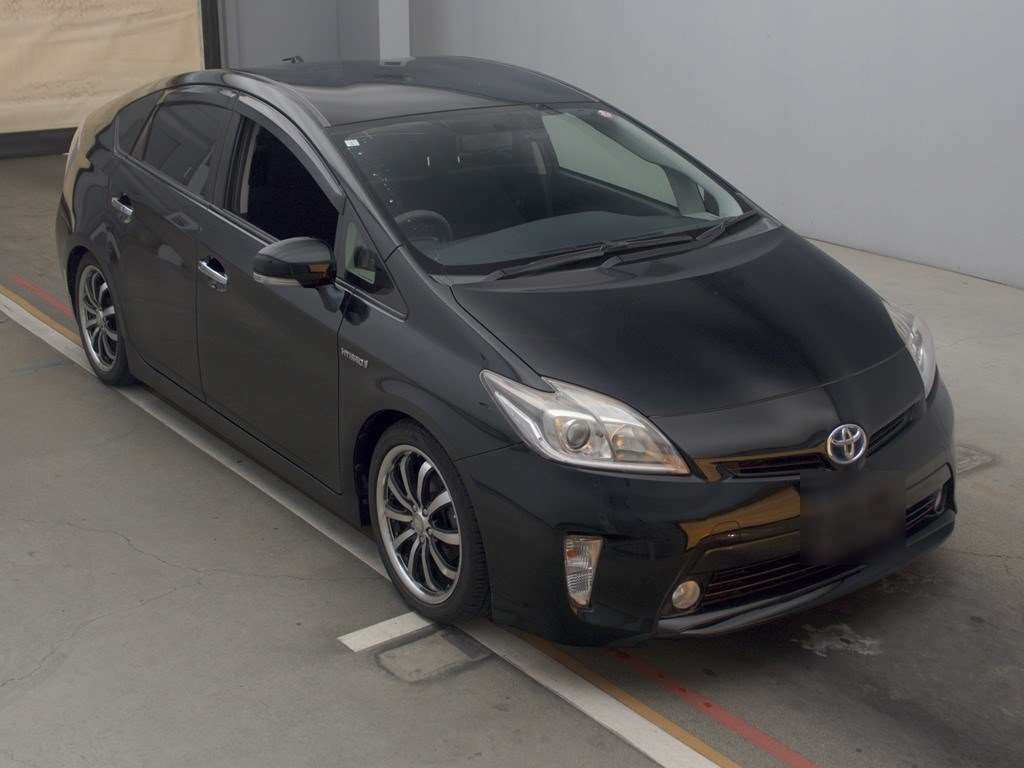 2015 Toyota Prius ZVW30[2]