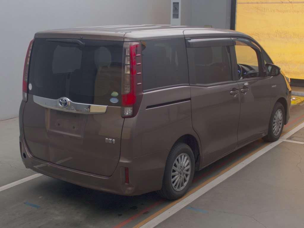 2014 Toyota Noah ZWR80G[1]