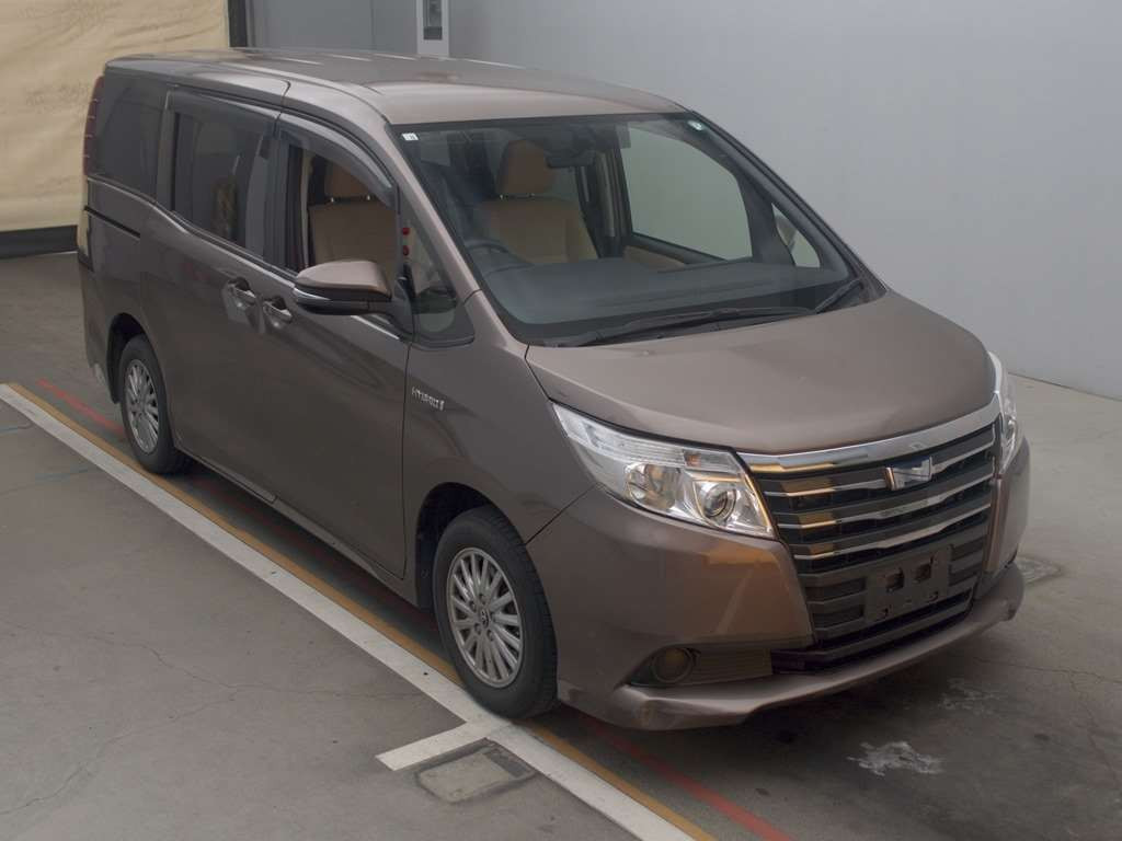 2014 Toyota Noah ZWR80G[2]