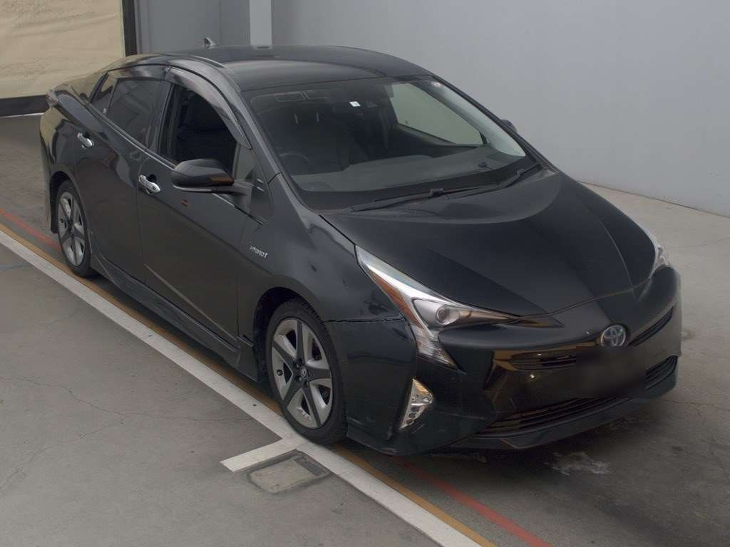 2016 Toyota Prius ZVW50[2]