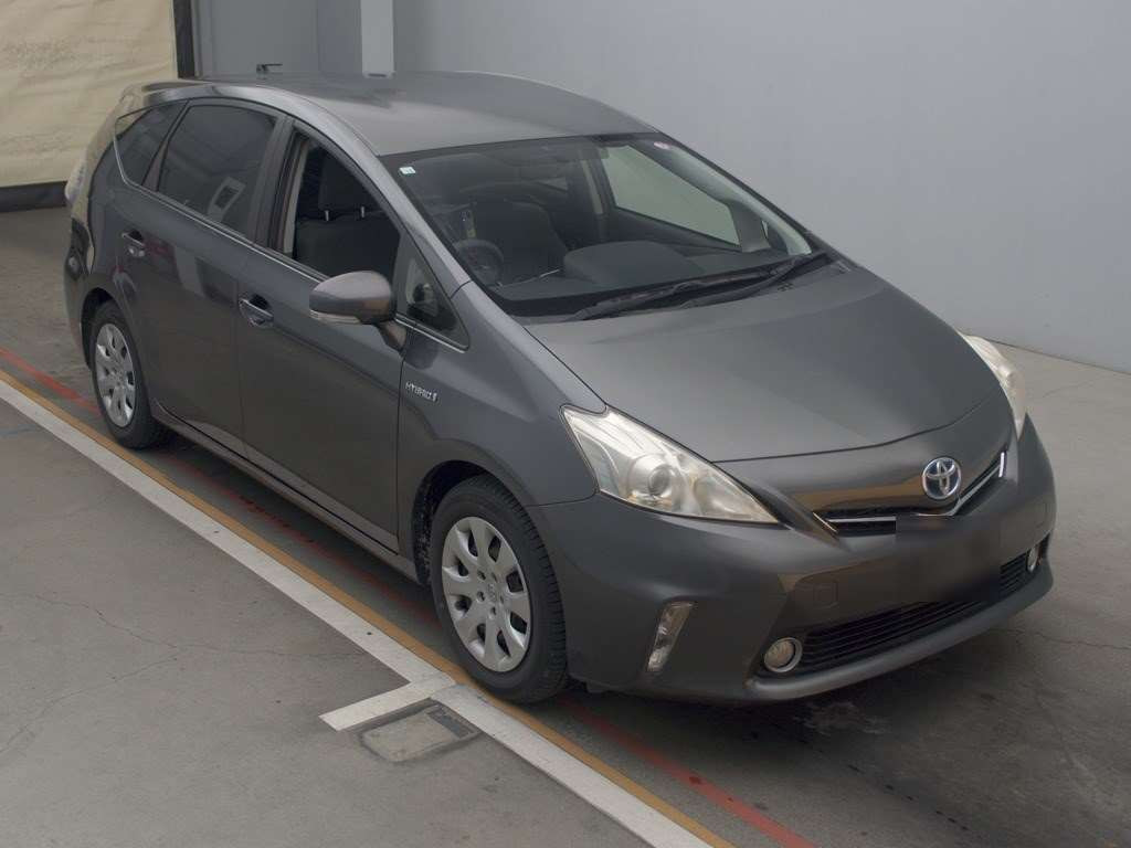 2012 Toyota Prius alpha ZVW41W[2]