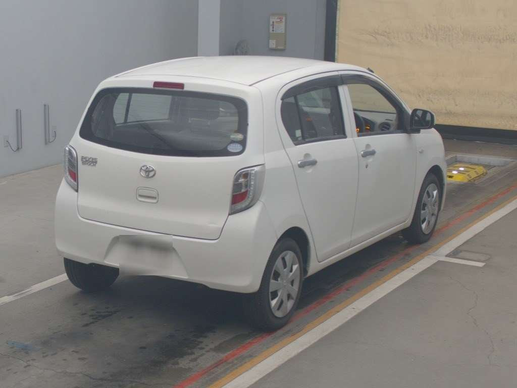 2015 Toyota Pixis Epoch LA300A[1]