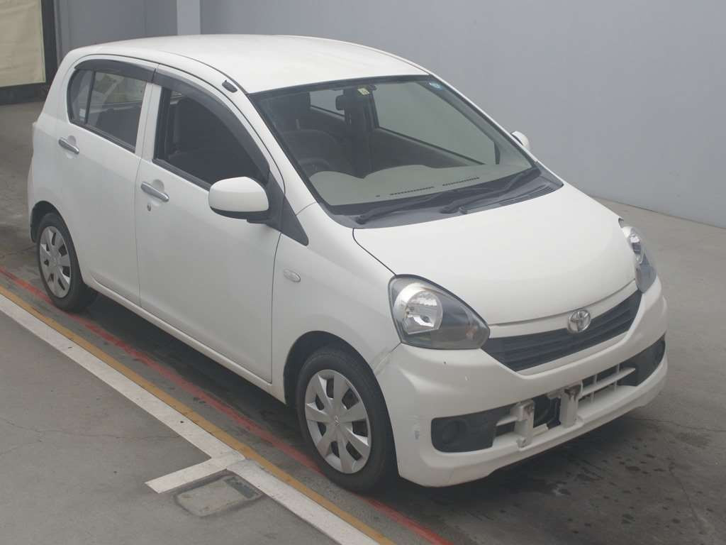 2015 Toyota Pixis Epoch LA300A[2]