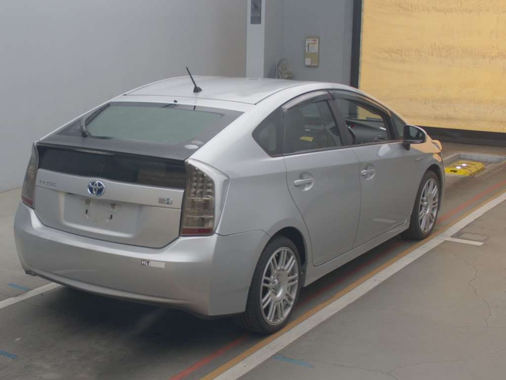 2010 Toyota Prius ZVW30[1]