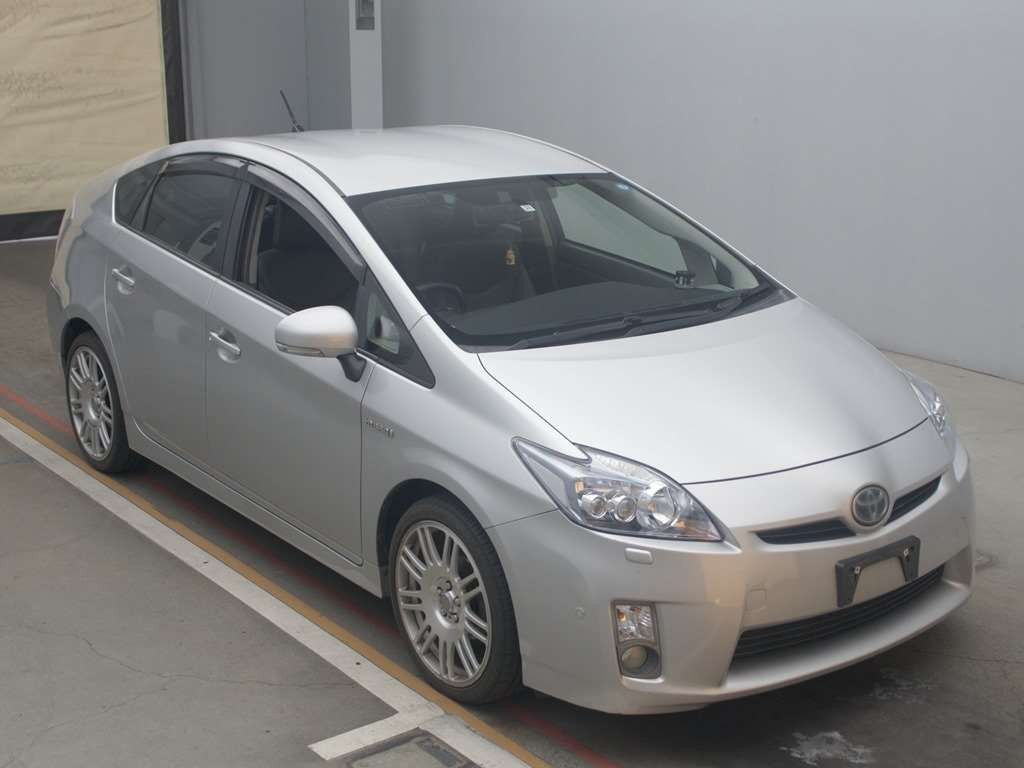 2010 Toyota Prius ZVW30[2]