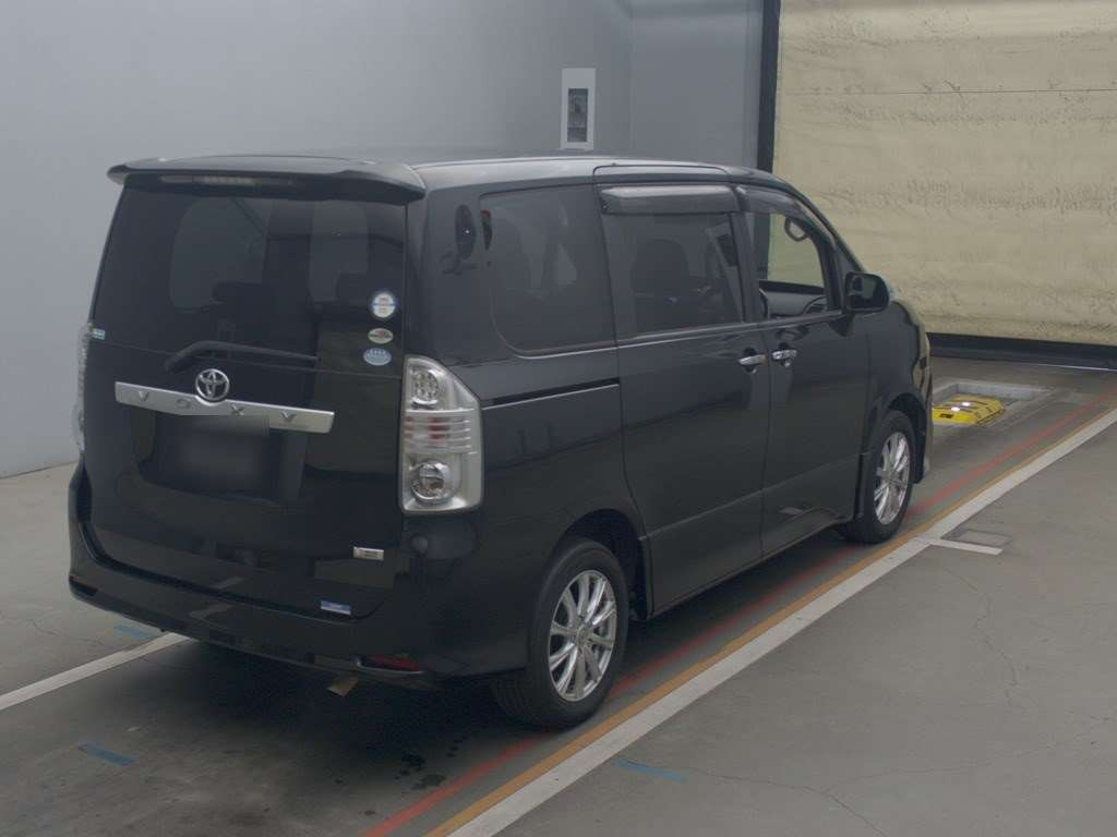 2009 Toyota Voxy ZRR75W[1]