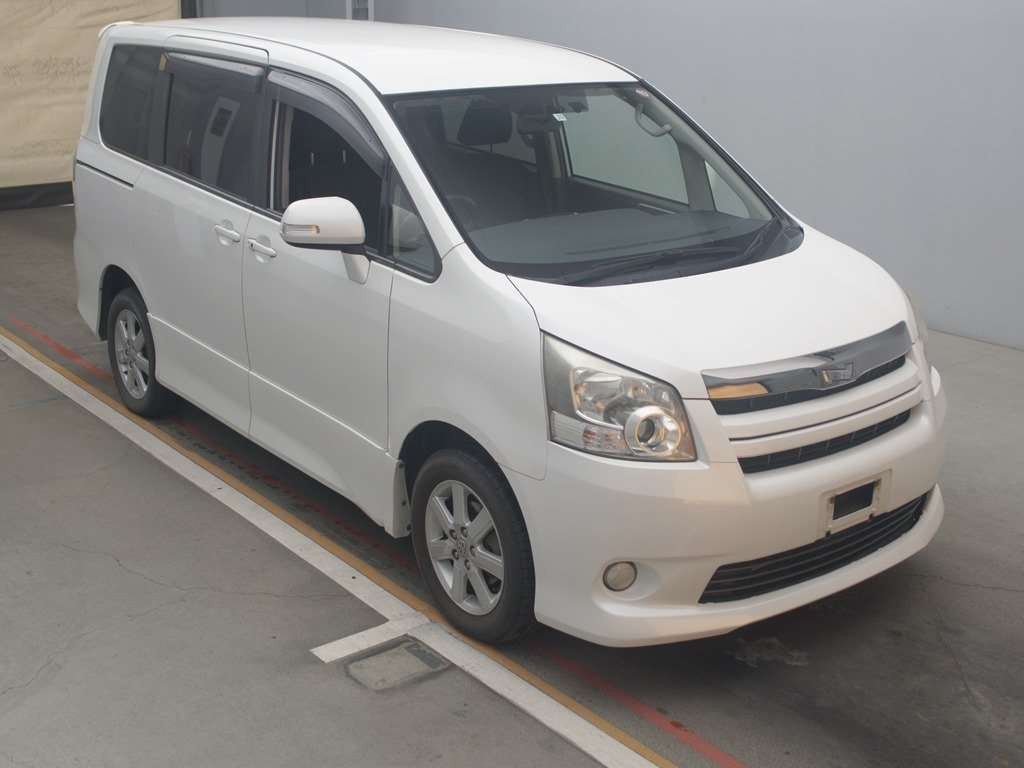 2009 Toyota Noah ZRR75W[2]