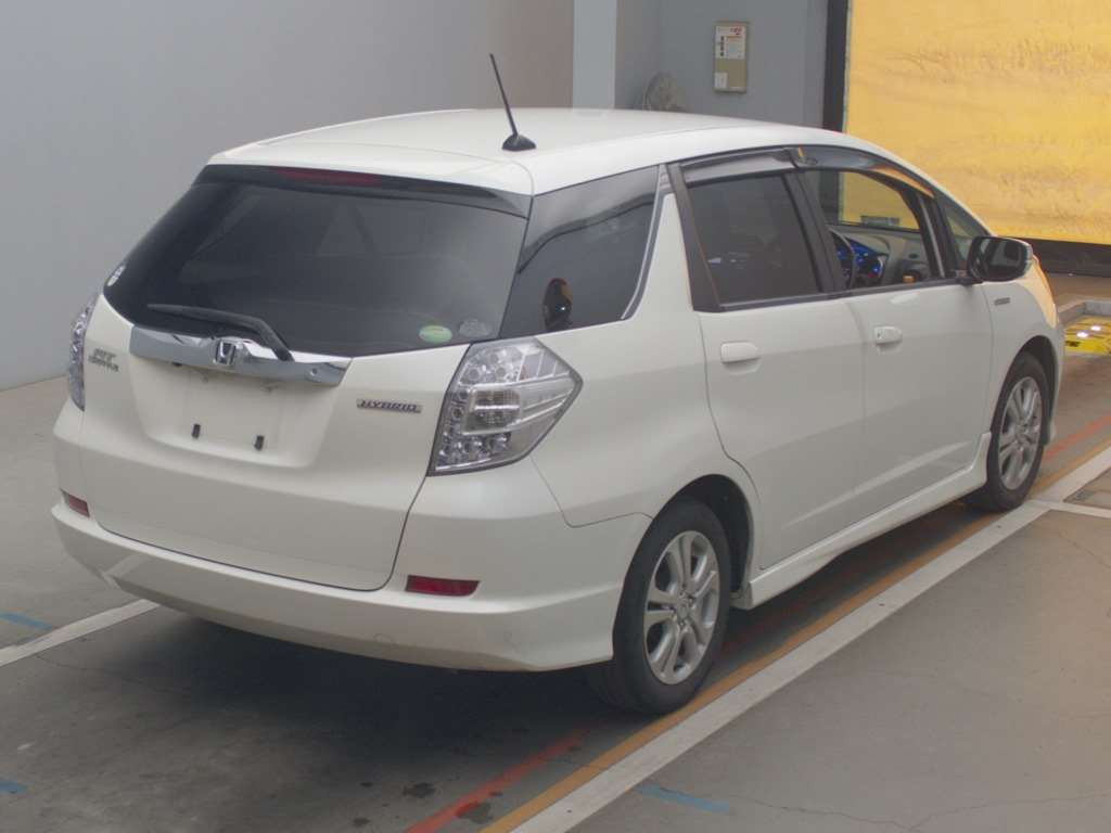 2013 Honda Fit Shuttle Hybrid GP2[1]