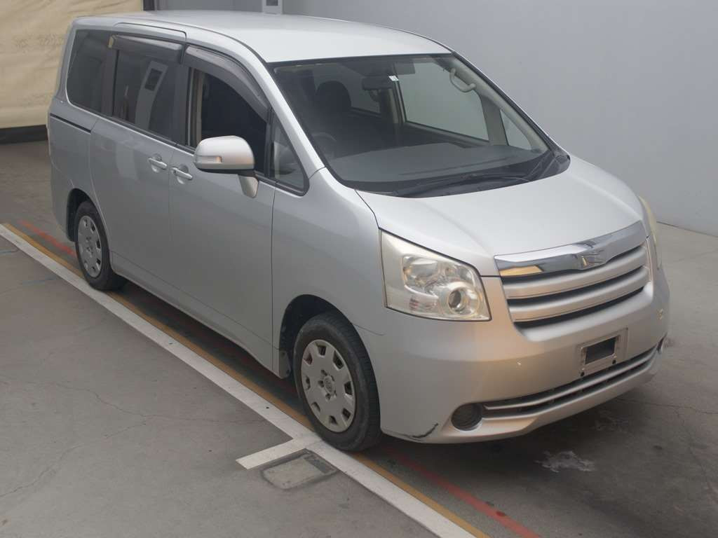 2008 Toyota Noah ZRR70G[2]