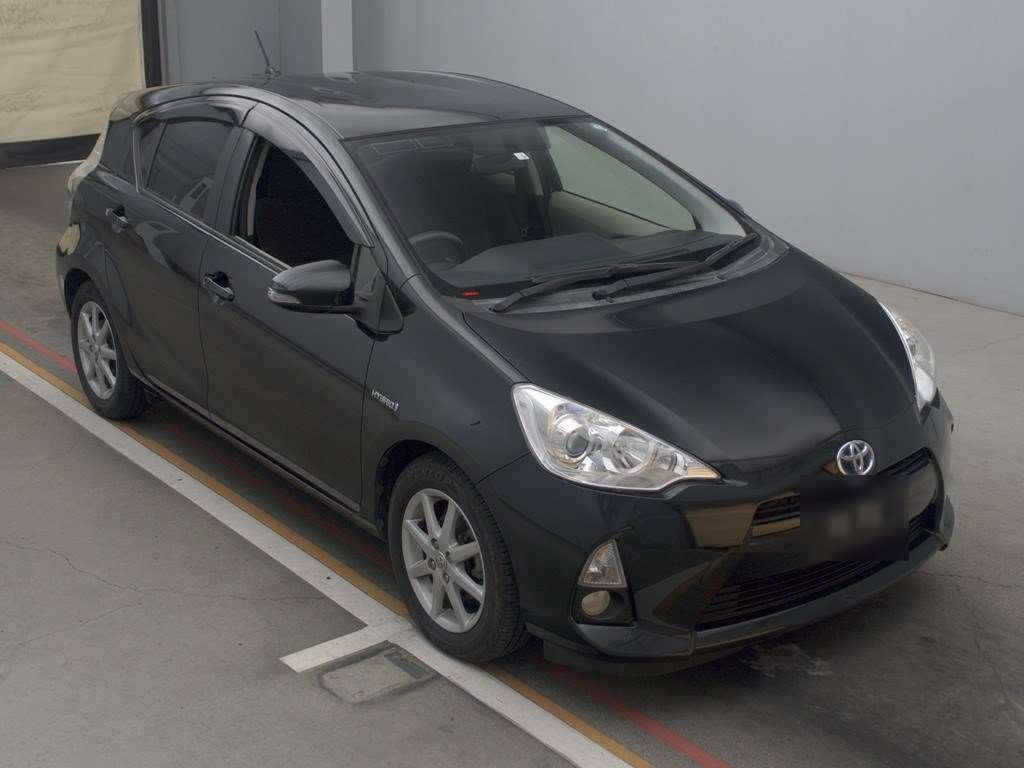 2012 Toyota Aqua NHP10[2]