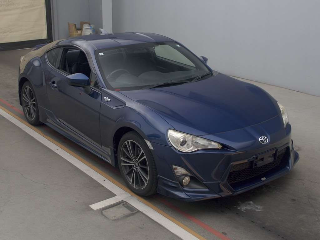 2013 Toyota 86 ZN6[2]