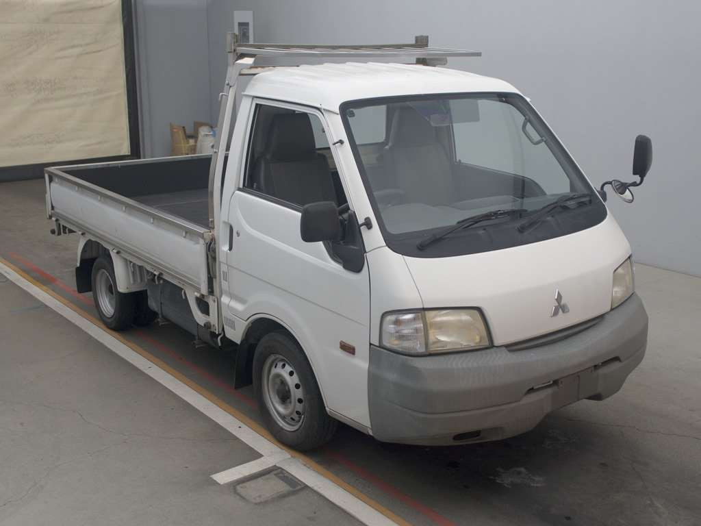 2006 Mitsubishi Delica Truck SK82TM[2]