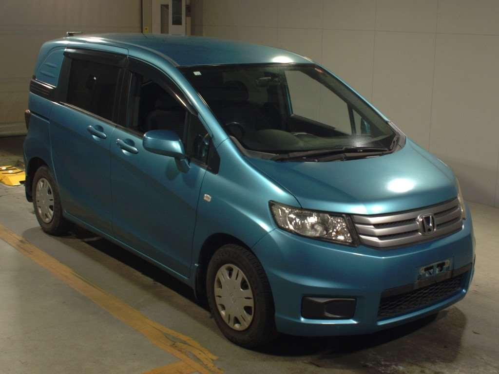 2010 Honda Freed Spike GB3[2]