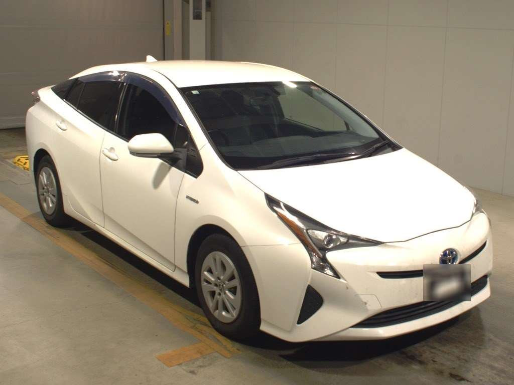 2018 Toyota Prius ZVW50[2]