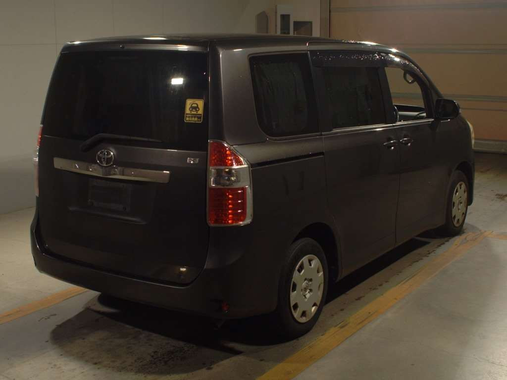 2008 Toyota Noah ZRR70G[1]