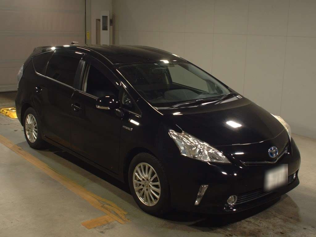 2012 Toyota Prius alpha ZVW41W[2]