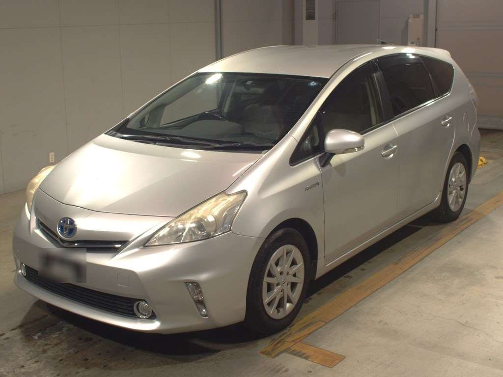 2011 Toyota Prius alpha ZVW41W[0]