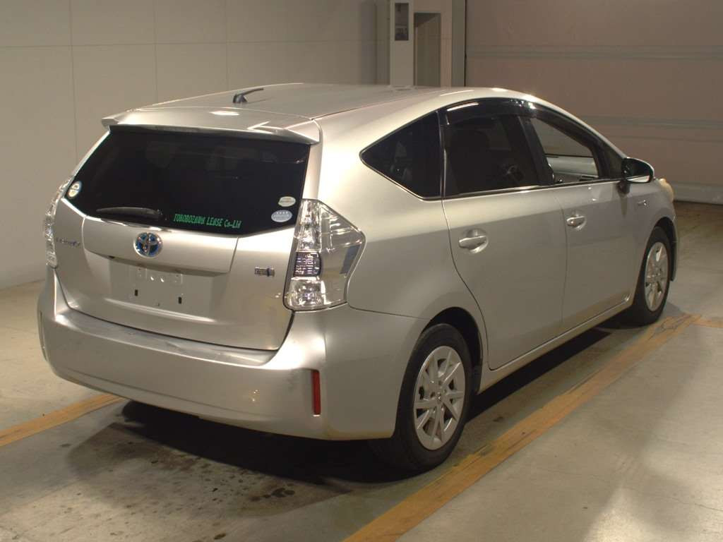 2011 Toyota Prius alpha ZVW41W[1]