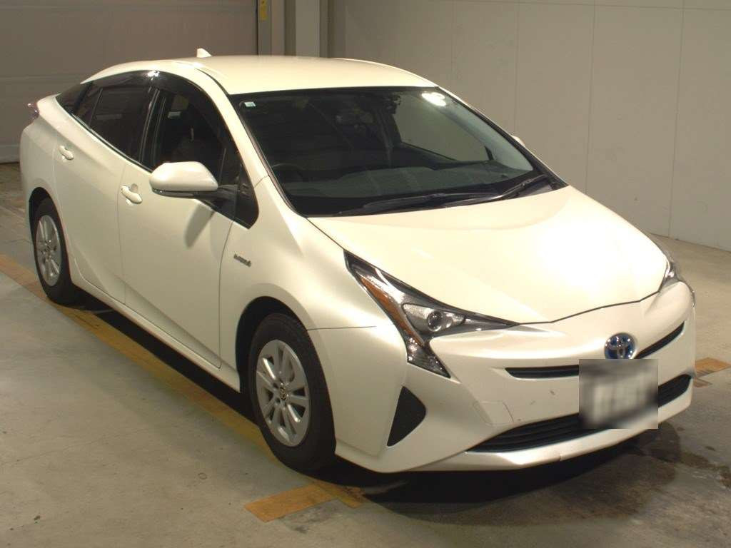 2018 Toyota Prius ZVW55[2]