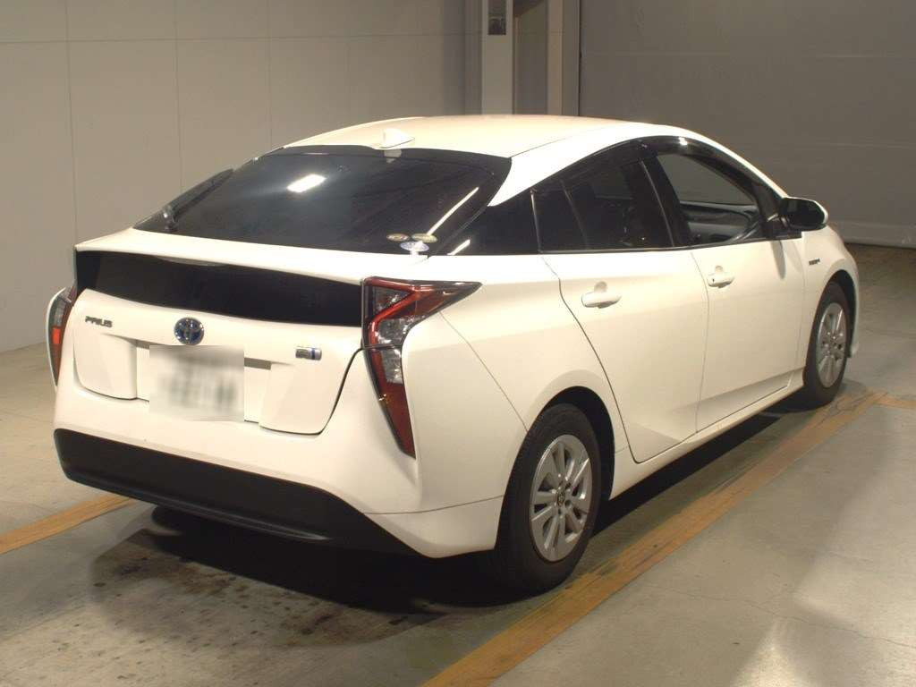 2016 Toyota Prius ZVW50[1]