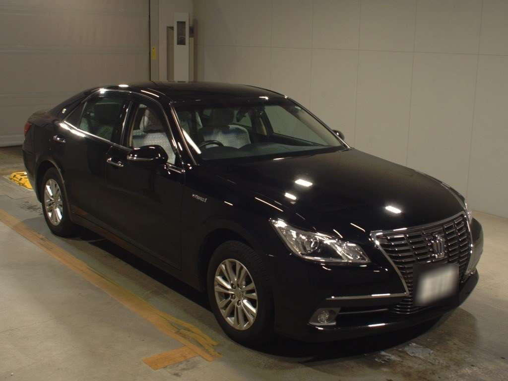 2015 Toyota Crown Hybrid AWS211[2]