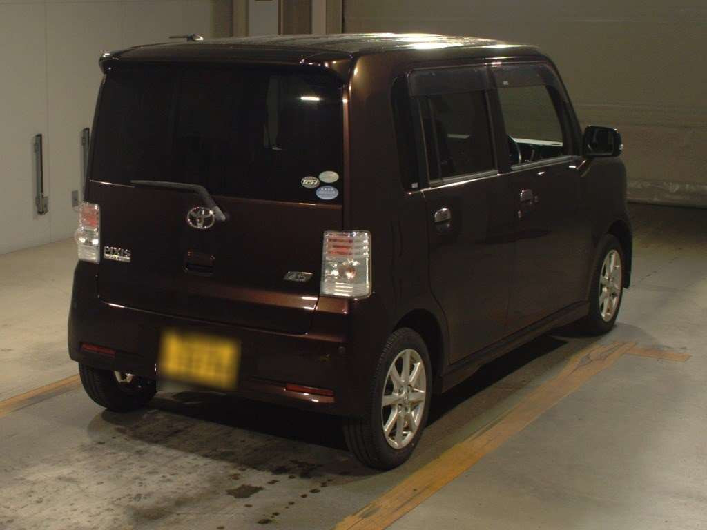 2012 Toyota Pixis Space L575A[1]