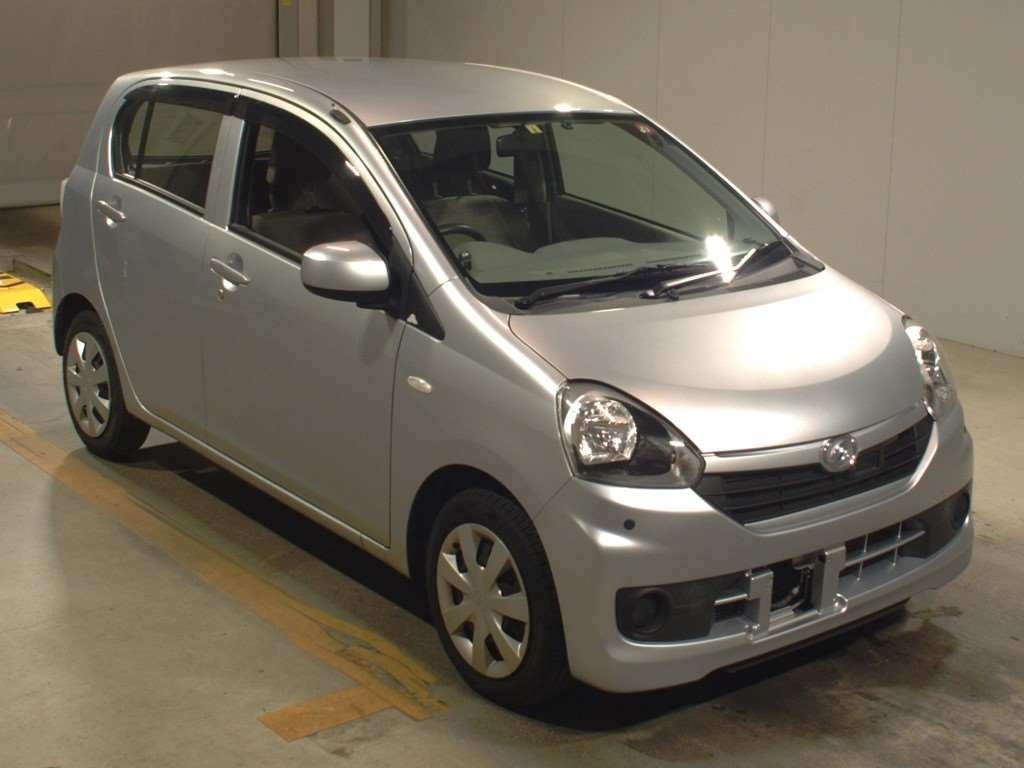 2015 Daihatsu Mira es LA300S[2]